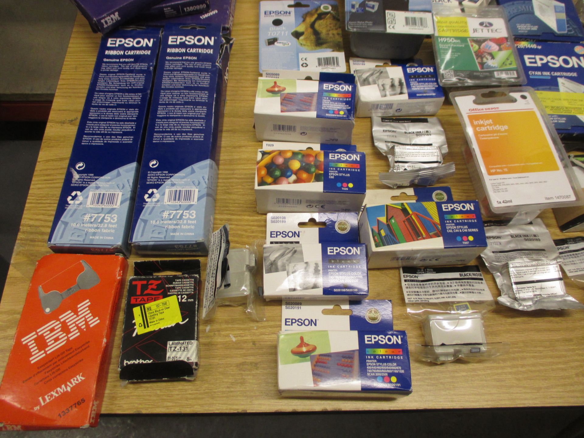 LARGE ASSORTMENT OF INKJET CARTRIDGES, MANY ORIGINAL, SOME COMPATIBLE PLUS PRINTER RIBBONS ETC - Bild 7 aus 7