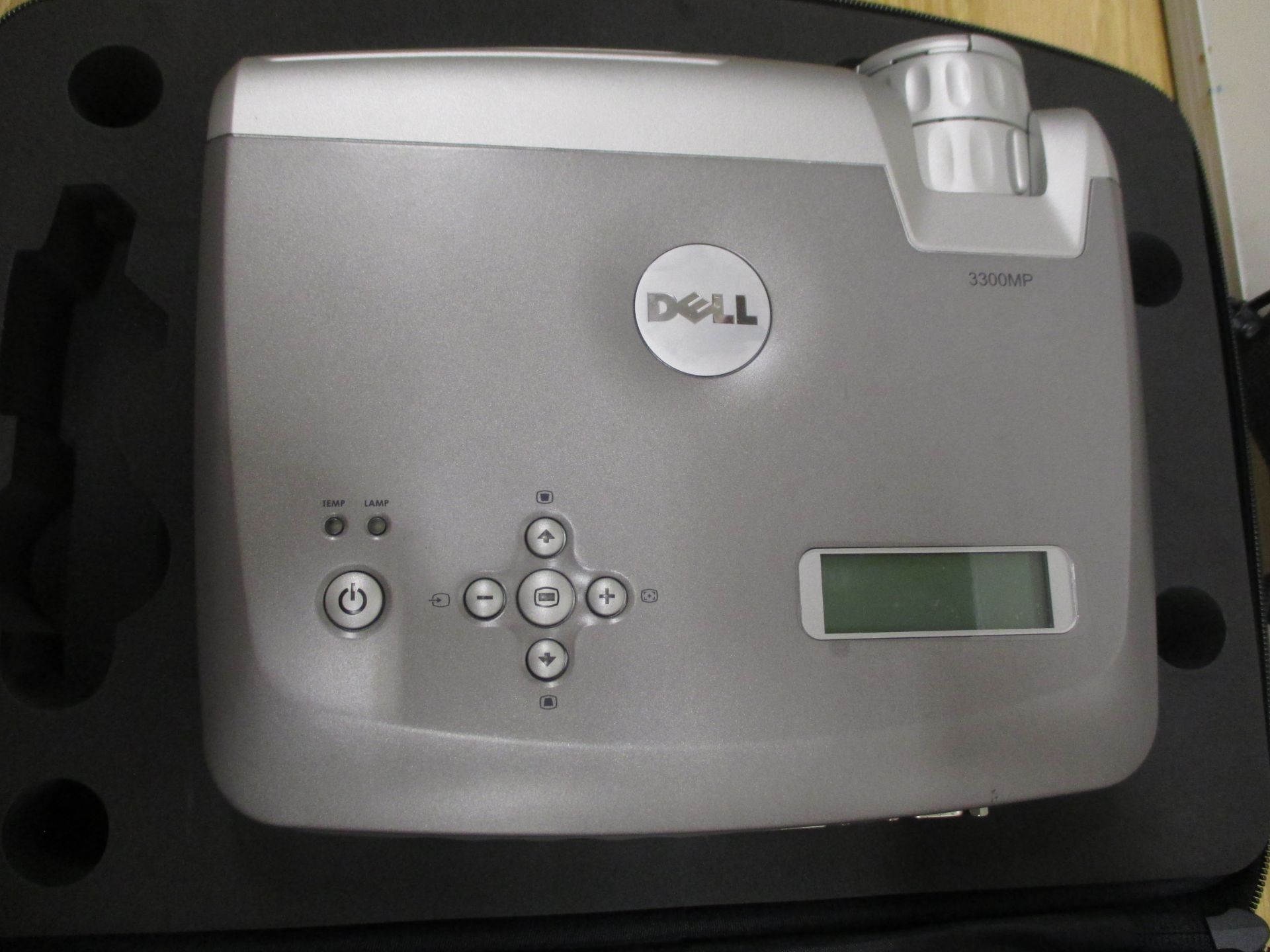 Dell 3300MP PROJECTOR SHOWING 34 LAMP HOURS. IN ORIGINAL FITTED CASE WITH OWNERS MANUAL, REMOTE - Bild 2 aus 4