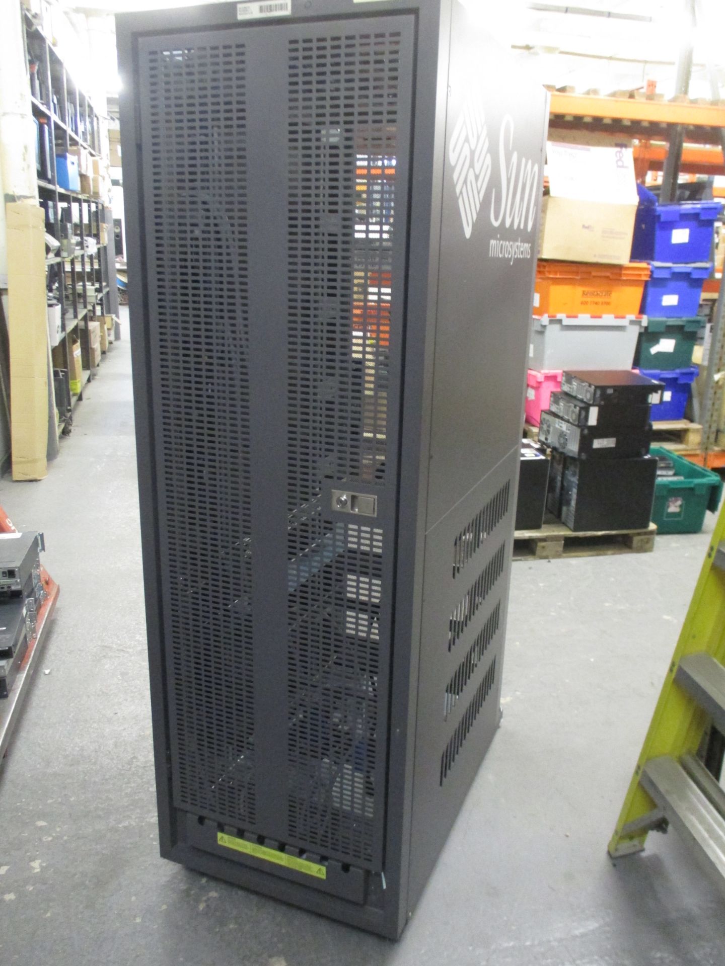 SUN STOREDGE 38U RACKMOUNT SERVER CABINET ON WHEELS IN EXCEPTIONALLY CLEAN CONDITION. With PDU's, - Image 2 of 6