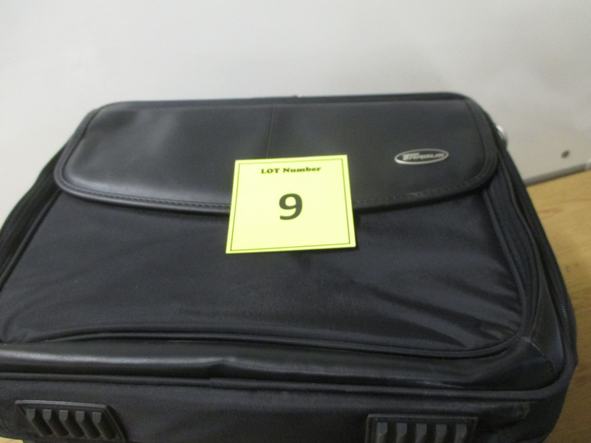 5 X TARGUS LAPTOP CARRY CASES - Image 2 of 2