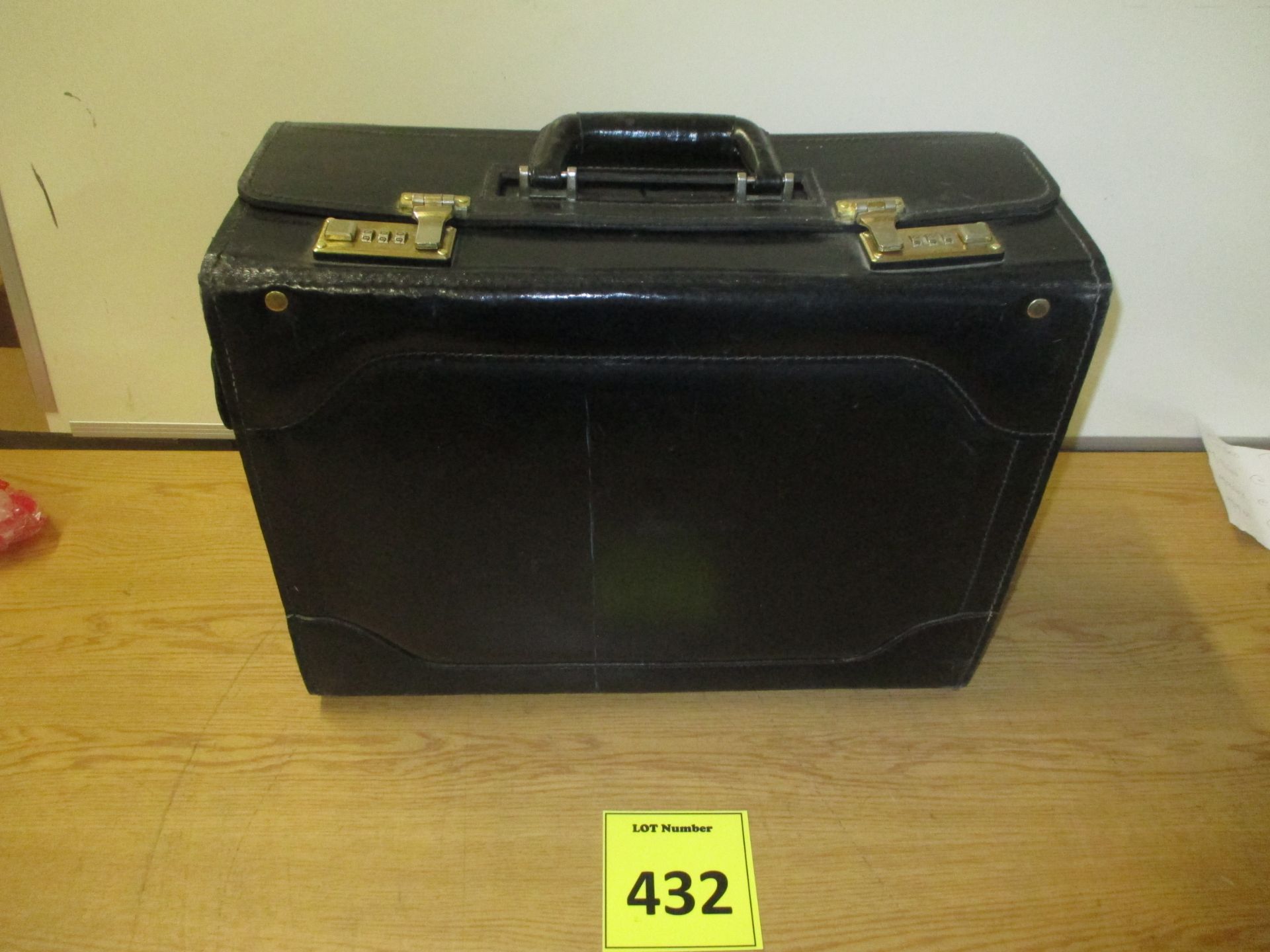 HIGH QUALITY ATTACHE CASE WITH COMBINATION LOCKS AND INSTRUCTIONS TO SET YOUR OWN CODE - Image 2 of 3