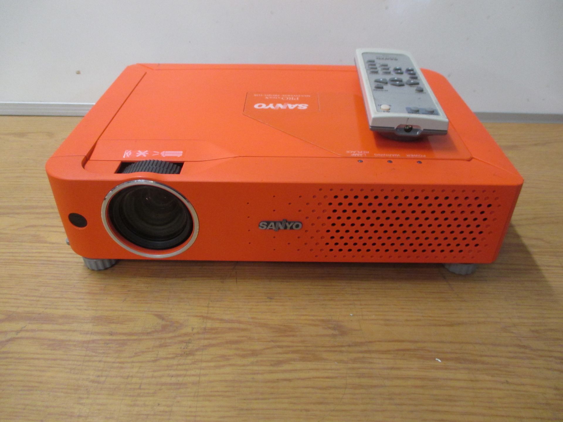SANYO PRO xtraX Multiverse Projector. Model PLC-XE31. With Remote Control. Showing 1138 Lamp Hours