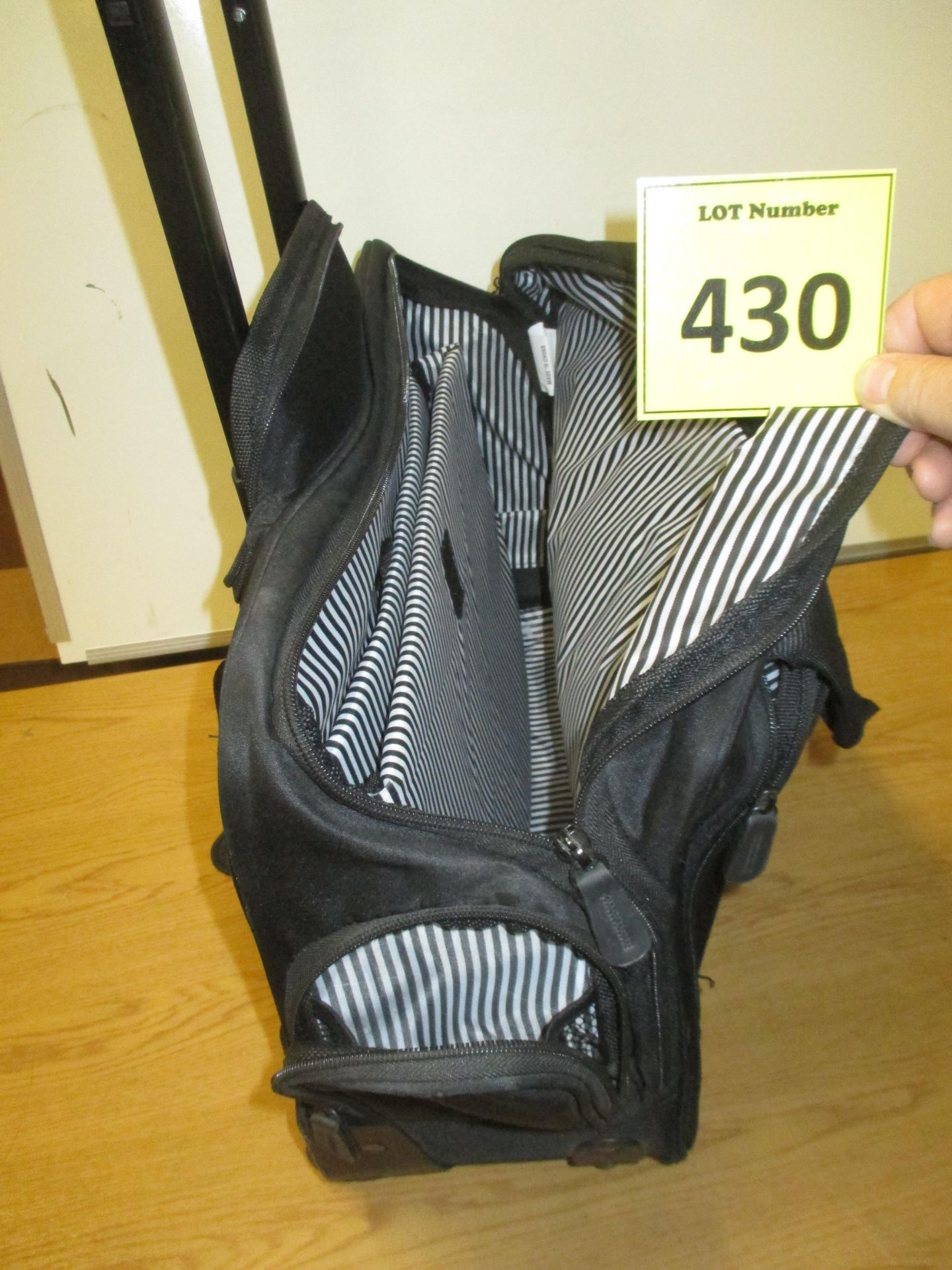 TROLLEY BAG WITH MANY USEFUL COMPARTMENTS FOR LAPTOPS ETC - Image 2 of 3