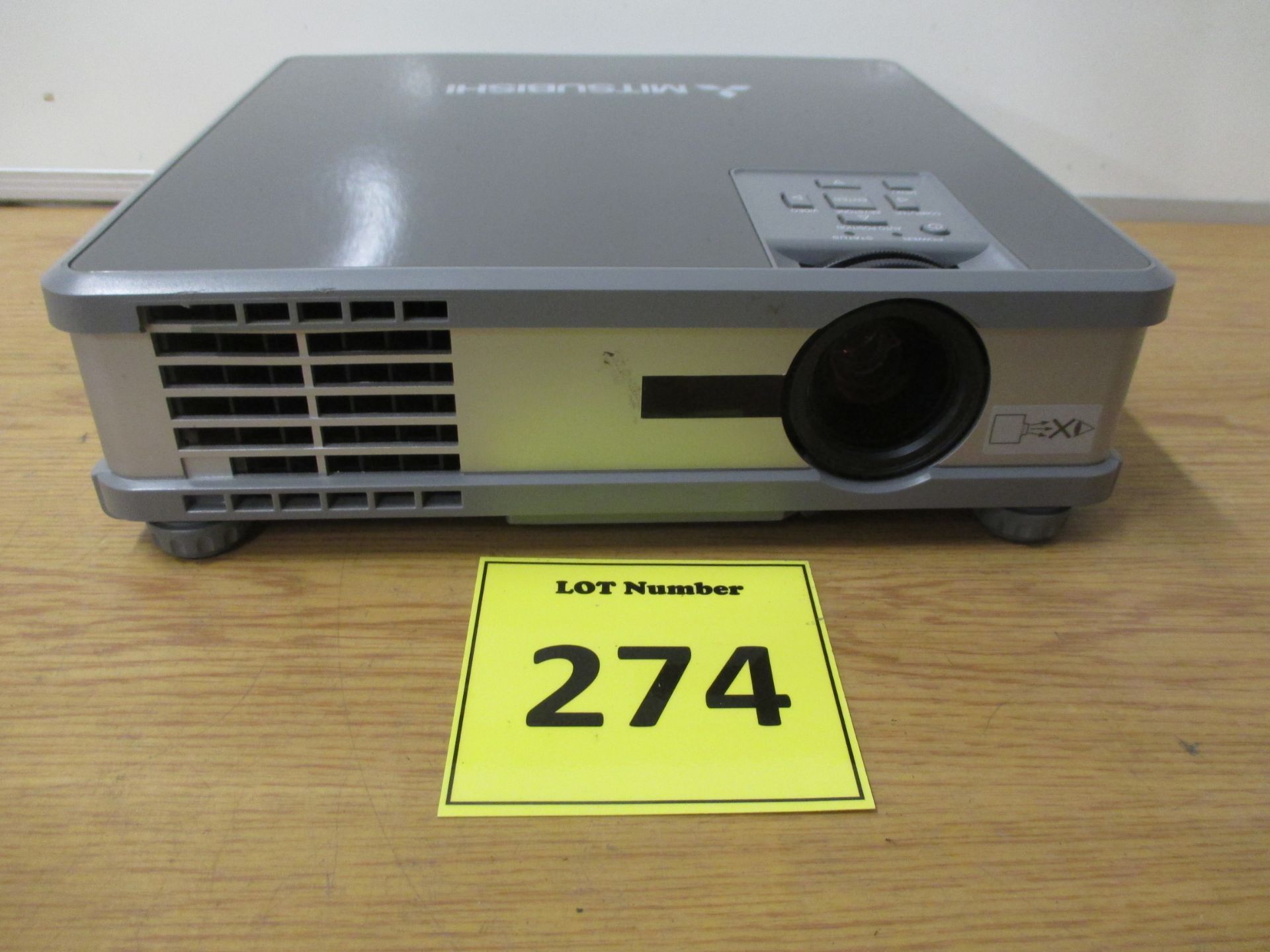 MITSUBISHI XL6U PROJECTOR