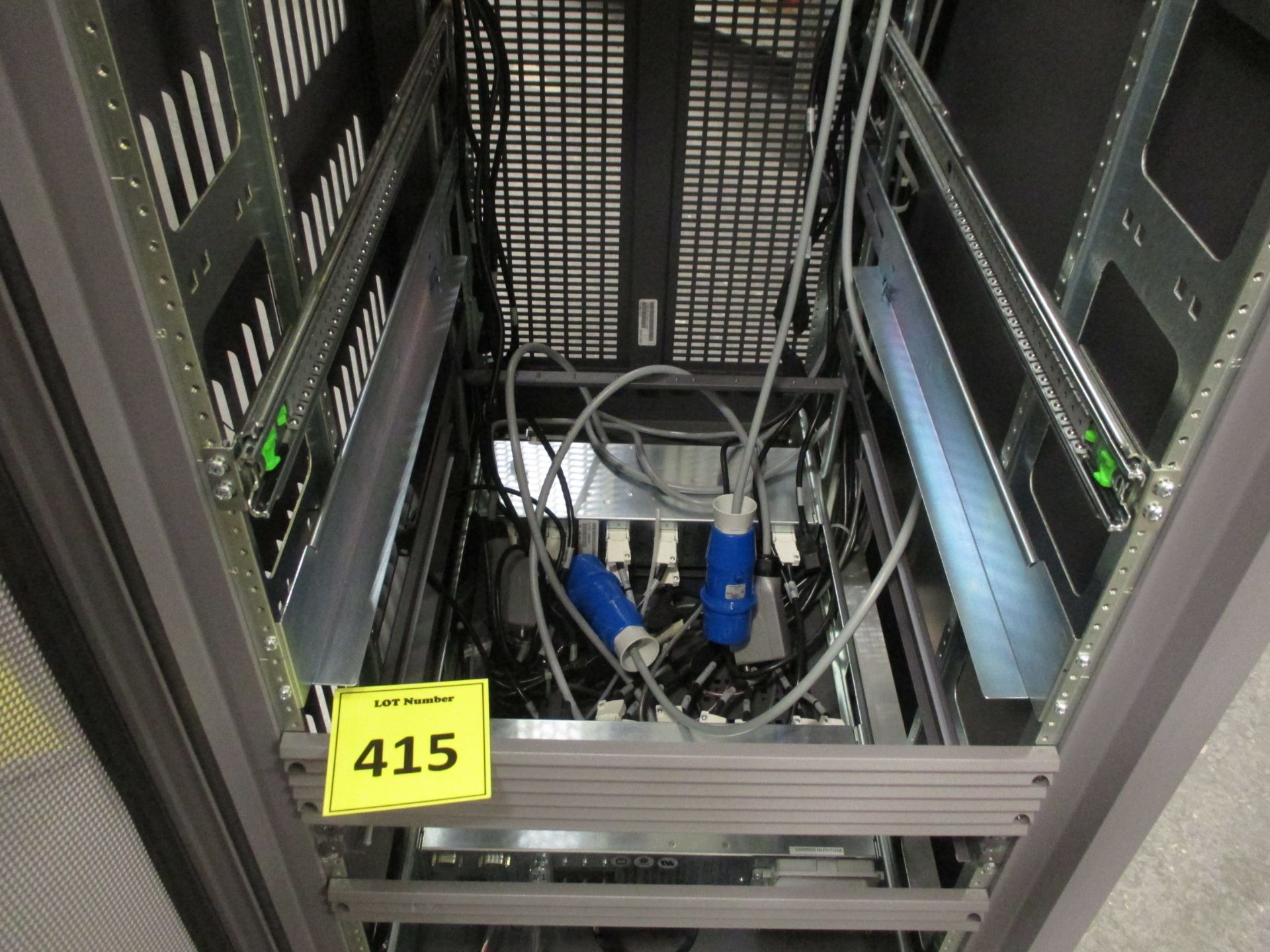 SUN STOREDGE 38U RACKMOUNT SERVER CABINET ON WHEELS IN EXCEPTIONALLY CLEAN CONDITION. With PDU's, - Image 5 of 6