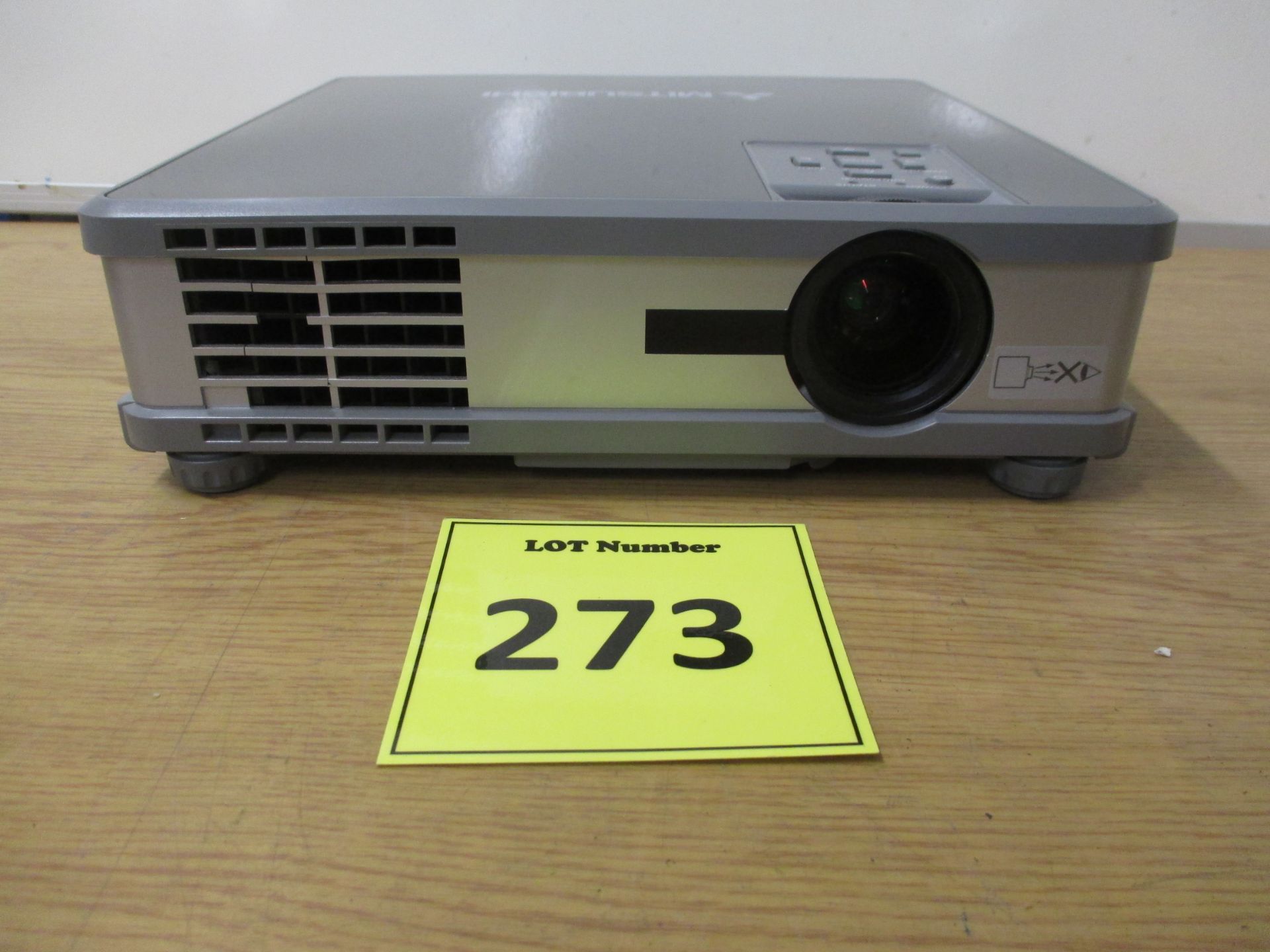 MITSUBISHI XL6U PROJECTOR