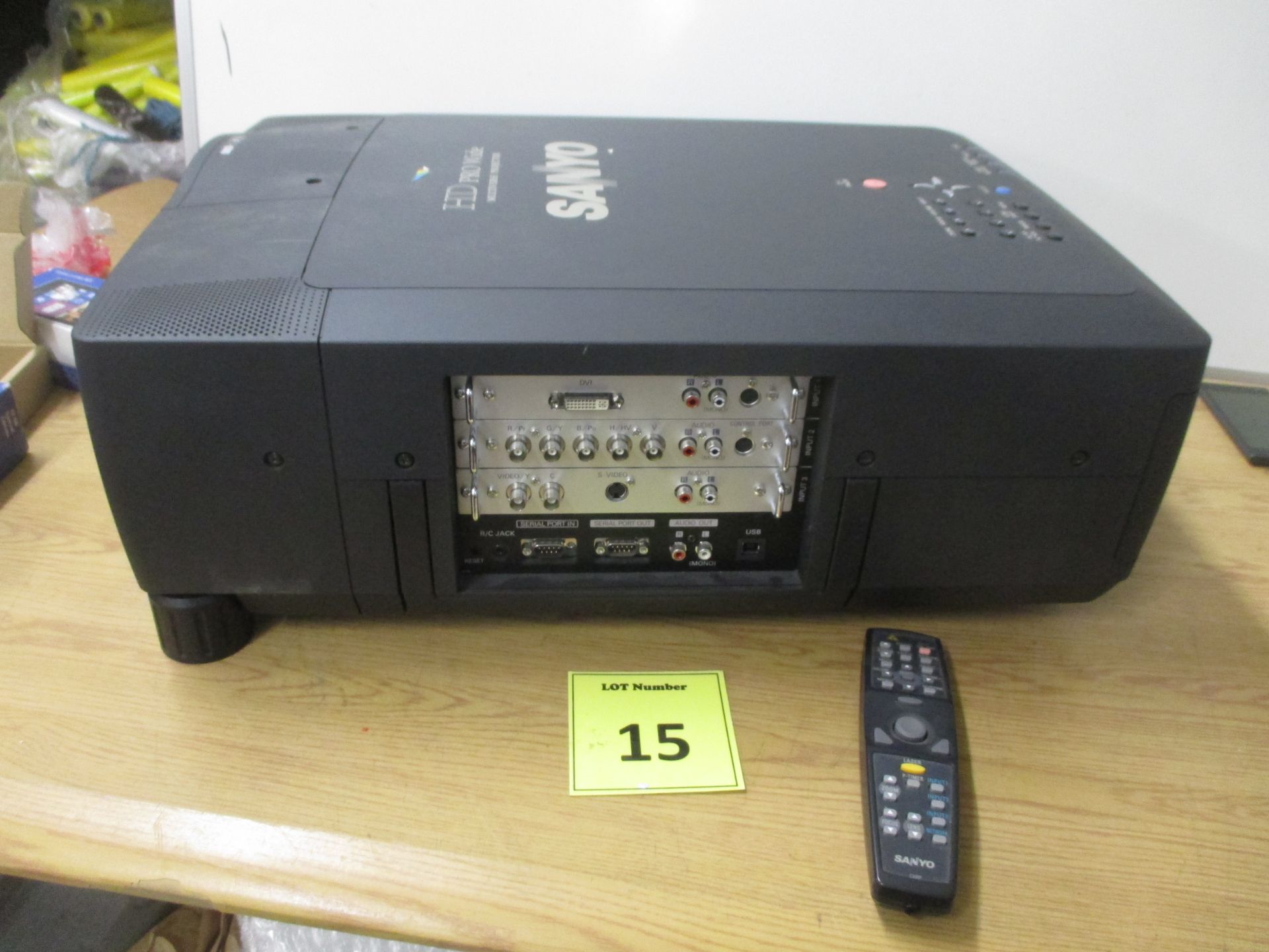 SANYO PRO WIDE MULTIVERSE PROJECTOR. MODEL PLV-WF10. BOXED WITH REMOTE, INSTRUCTIONS & CABLES. - Image 4 of 7