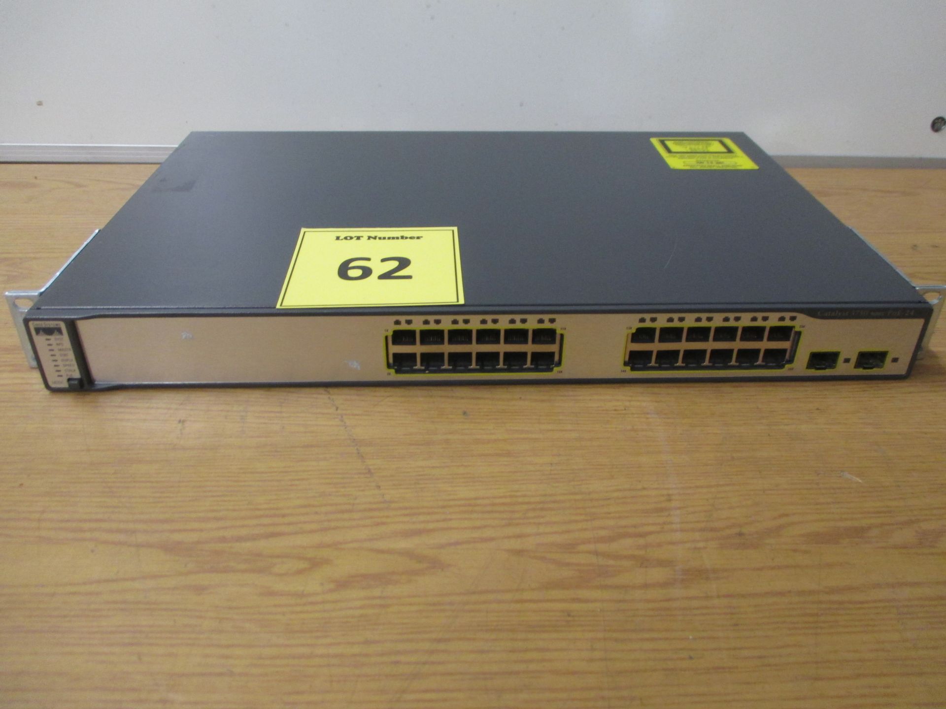 CISCO CATALYST 3750 SERIES PoE-24. 24 PORT NETWORK SWITCH. MODEL WS-C3750-24PS-S V05