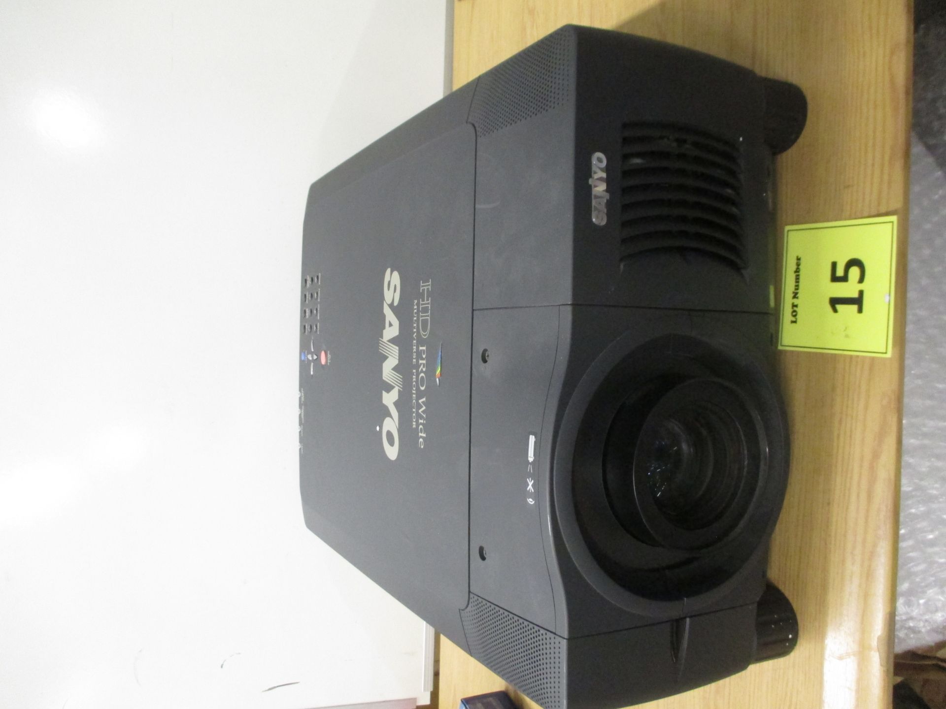 SANYO PRO WIDE MULTIVERSE PROJECTOR. MODEL PLV-WF10. BOXED WITH REMOTE, INSTRUCTIONS & CABLES. - Image 2 of 7