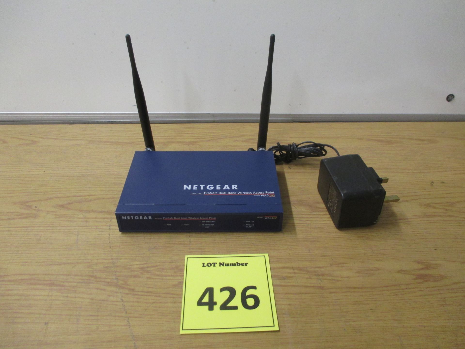 NETGEAR ProSafe Dual-Band 802.11a/g Wireless Access Point 108 Mbps WAG102 With PSU