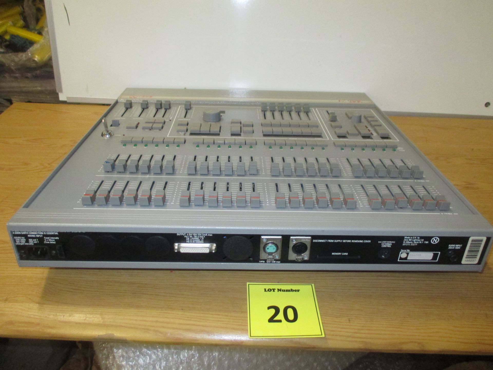 Zero 88 Sirius 24 Lighting Desk - Image 2 of 2