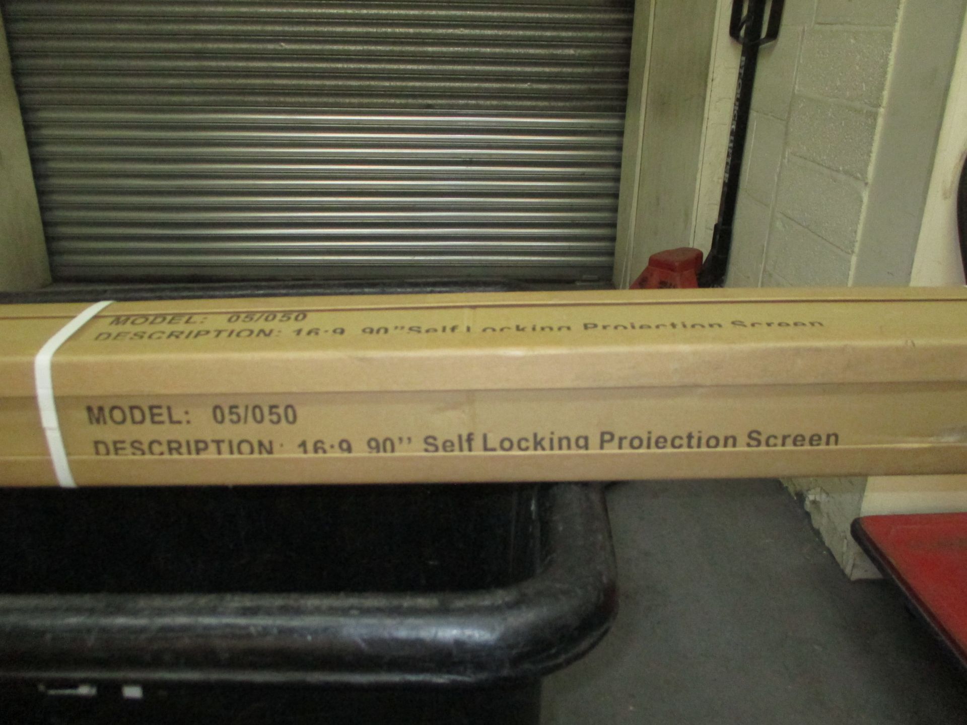 VONHAUS 16:9 90" SELF LOCKING PROJECTION SCREEN. MODEL 05/050.. NEW. STILL SEALED IN BOX