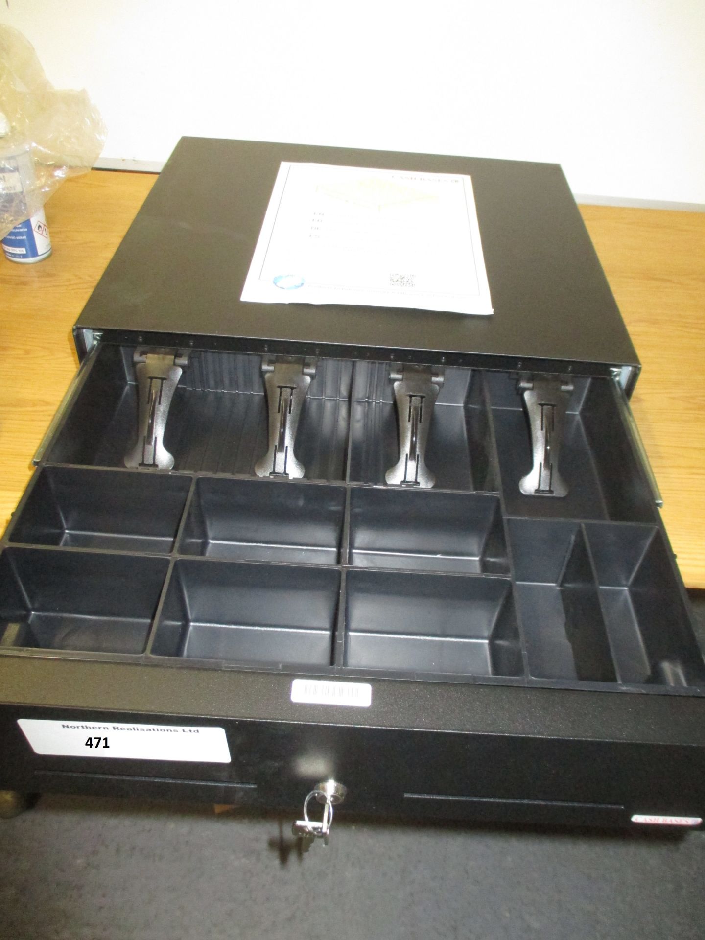 POINT OF SALE EQUIPMENT. NEW & UNUSED CASH BASES GOOD QUALITY CASH DRAWER WITH KEY, SEE PHOTOS. - Image 2 of 2