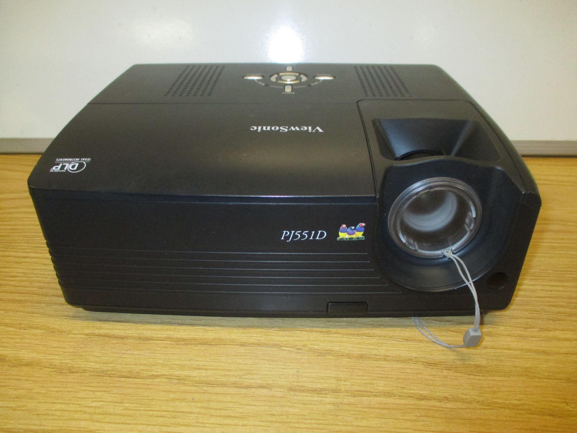 Viewsonic PJ551D-2 DLP Projector. Showing 512 Lamp Hours