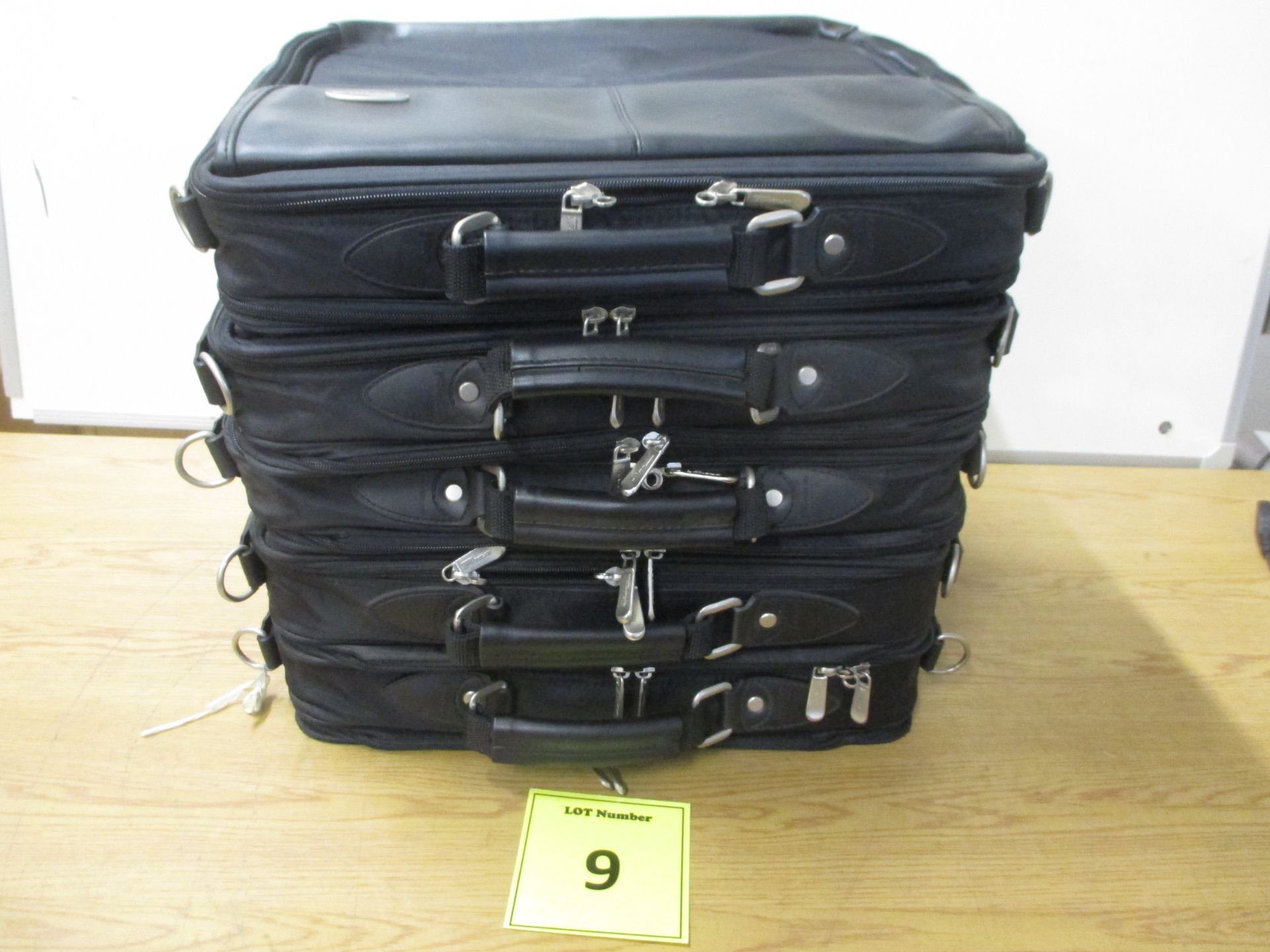 5 X TARGUS LAPTOP CARRY CASES