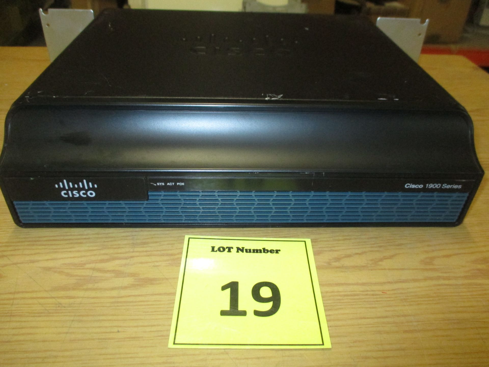 CISCO 1941 SERIES INTEGRATED SERVICES ROUTER. MODEL CISCO1941/K9 V05.