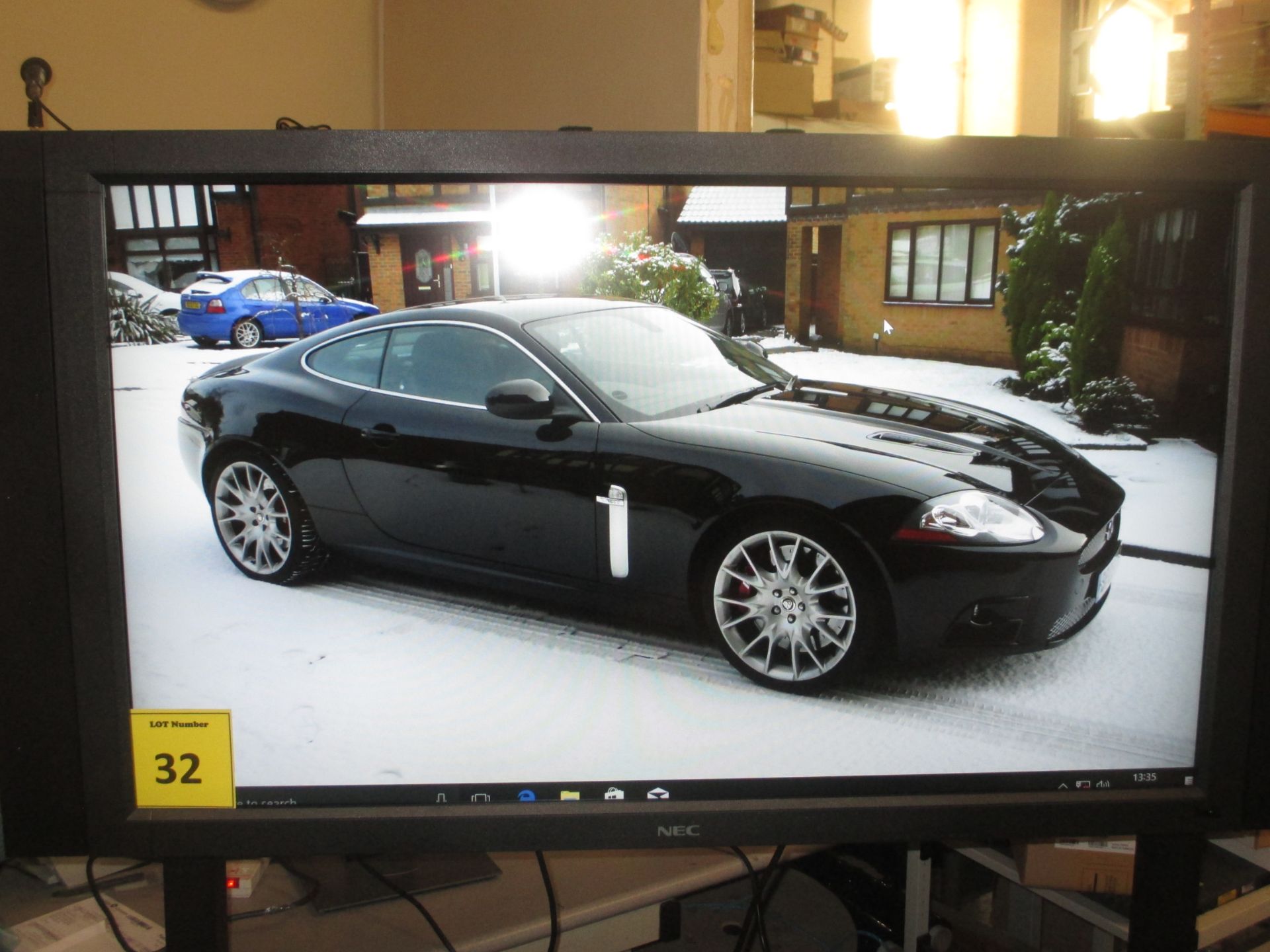 NEC 42"" MULTISYNC V422 LCD MONITOR. L42OUA WITH SPEAKERS ATTACHED (MODEL NEC SP-4046PV) & REMOTE