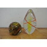 COLLECTABLES - A collection of 2 antique glass paperweights.