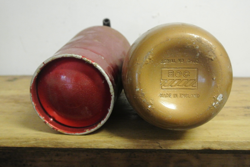 COLLECTABLES - A collection of 2 vintage soda syph - Image 2 of 2