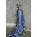COLLECTABLES - A collection of vintage golf clubs