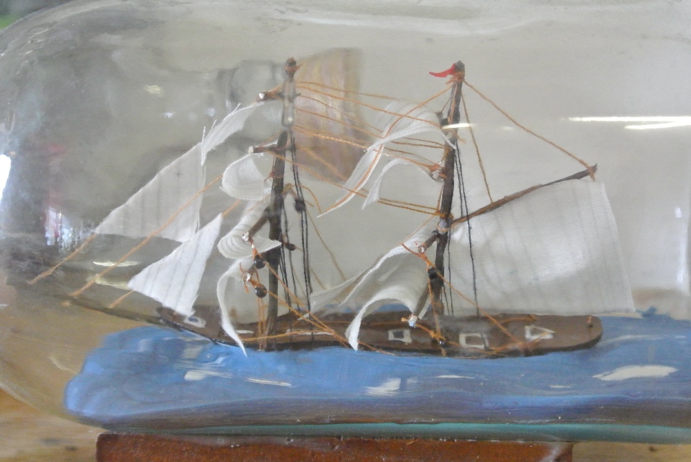 COLLECTABLES - A collection of 4 vintage ship in g - Image 2 of 5