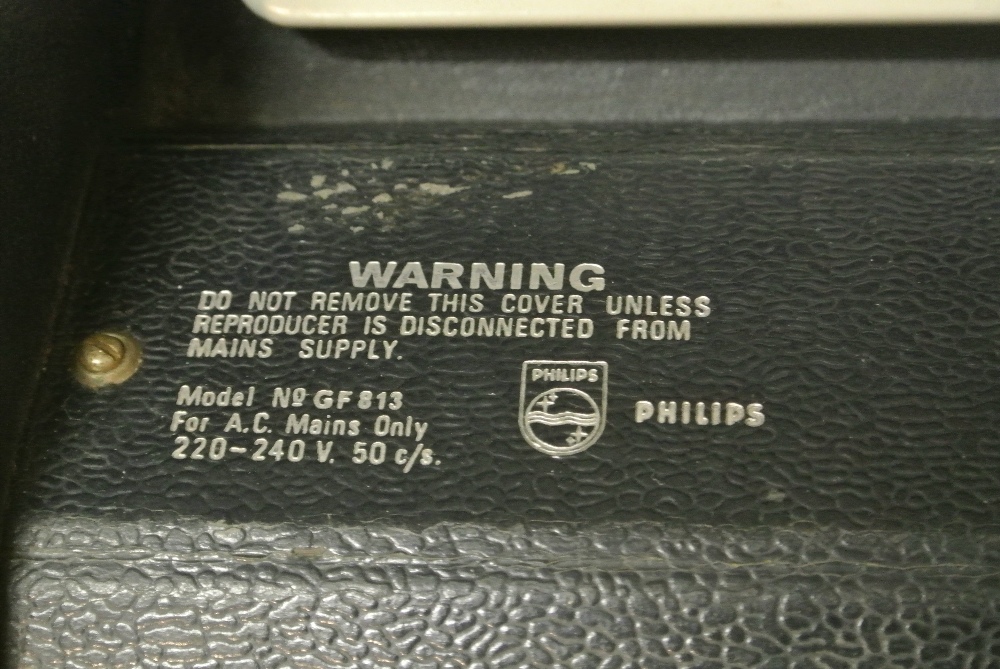 AUDIO EQUIPMENT - A vintage Phillips portable record pl - Image 3 of 3