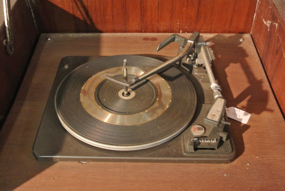 AUDIO EQUIPMENT - A large vintage record cabinet w - Image 2 of 3