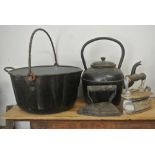 COLLECTABLES - A collection of vintage items to in