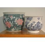 CERAMICS - A collection of 2 ceramic planters/ pots to include