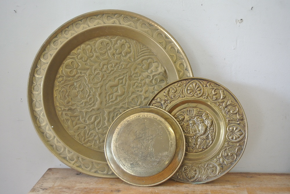 COLLECTABLES - A collection of 3 vintage brass pie