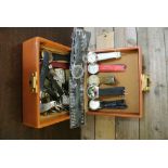 JEWELLERY/ WATCHES - A jewellery box containing va