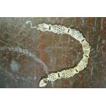 GOLD/ JEWELLERY - A 9ct decorative bracelet with p