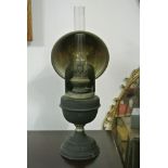 COLLECTABLES - An antique/ vintage oil lamp with u