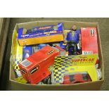 COLLECTABLES - A boxed lot of vintage/ retro toys