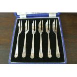 COLLECTABLES - A vintage cased set of 6 silver pla