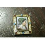 JEWELLERY - A stunning antique hand painted brooch