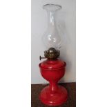 COLLECTABLES - A vintage small tabletop oil lamp,