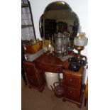 FURNITURE/ HOME - An antique Art Deco style dressi