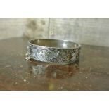 JEWELLERY - A stunning hand engraved silver bangle