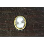 JEWELLERY - A yellow metal framed carved cameo mou