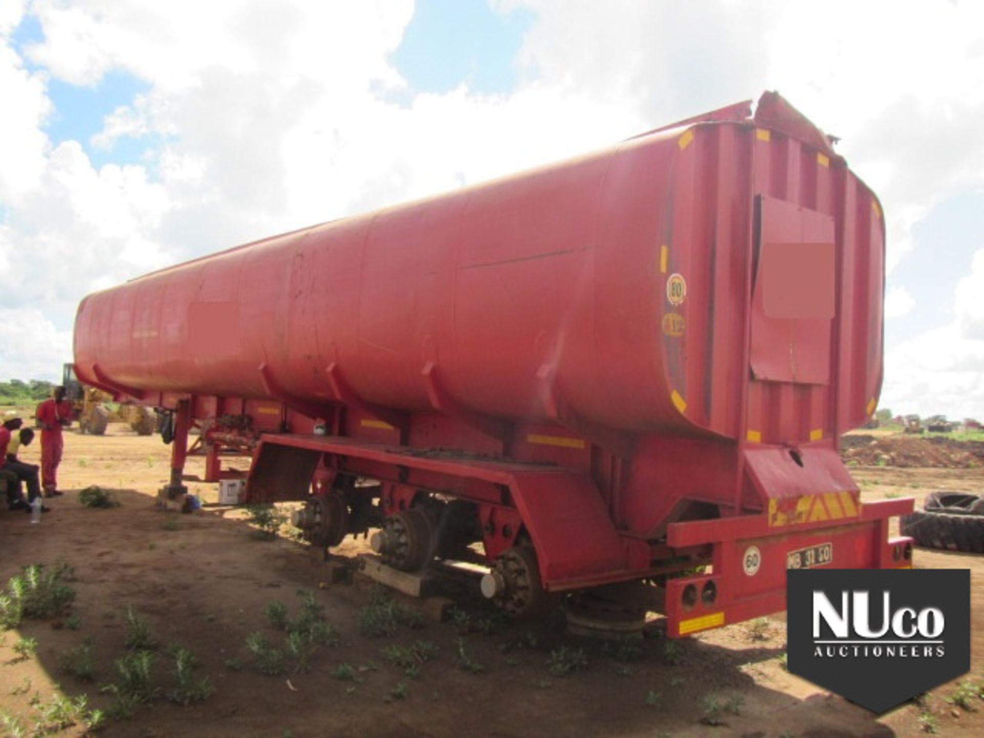 TRI AXLE TANKER TRAILER - Image 5 of 5