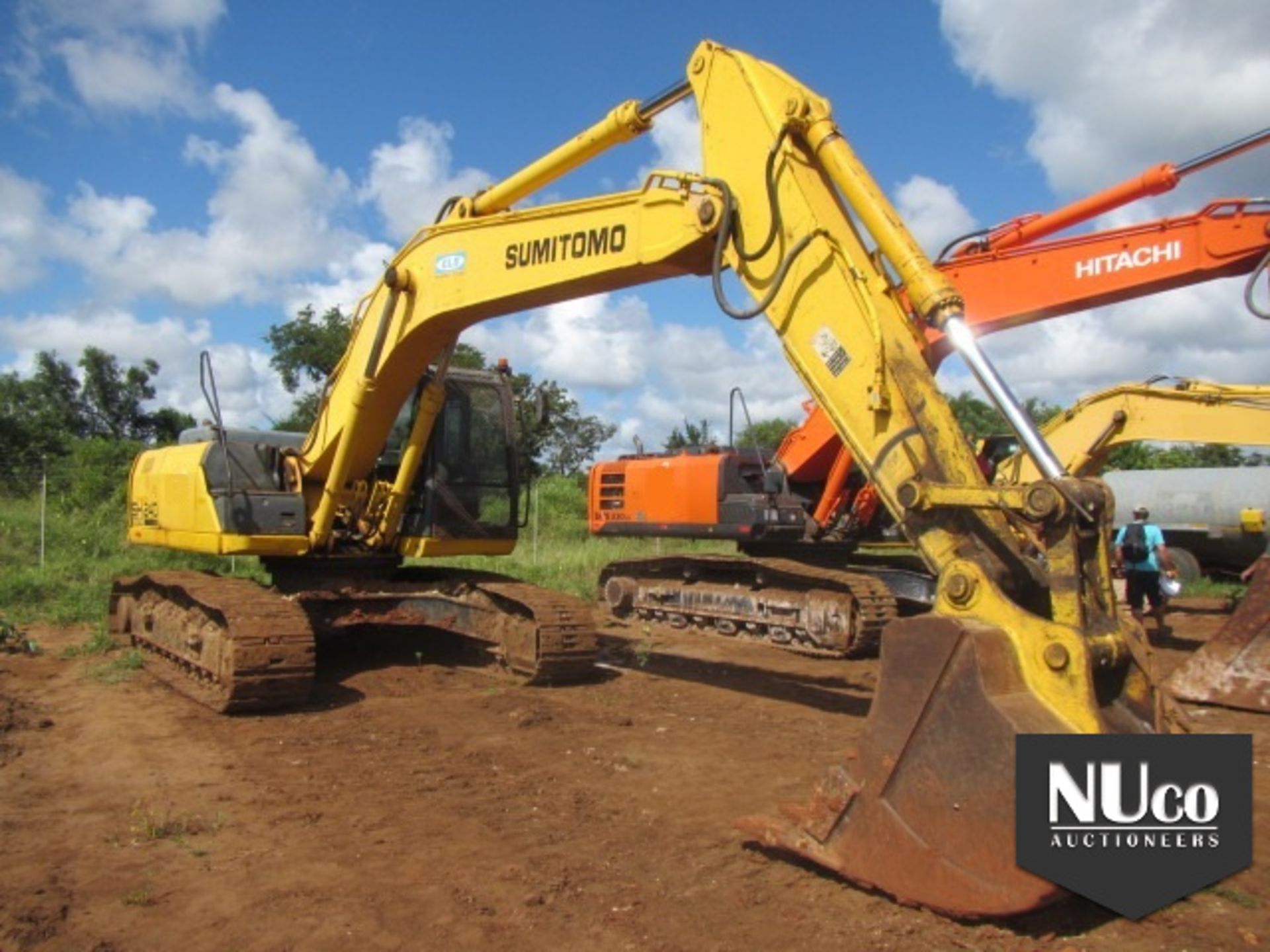 SUMITOMO SH240-5 EXCAVATOR