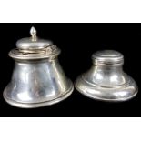 Two silver capstan form inkwells, with colourless glass wells, the larger London 1903, makers mark