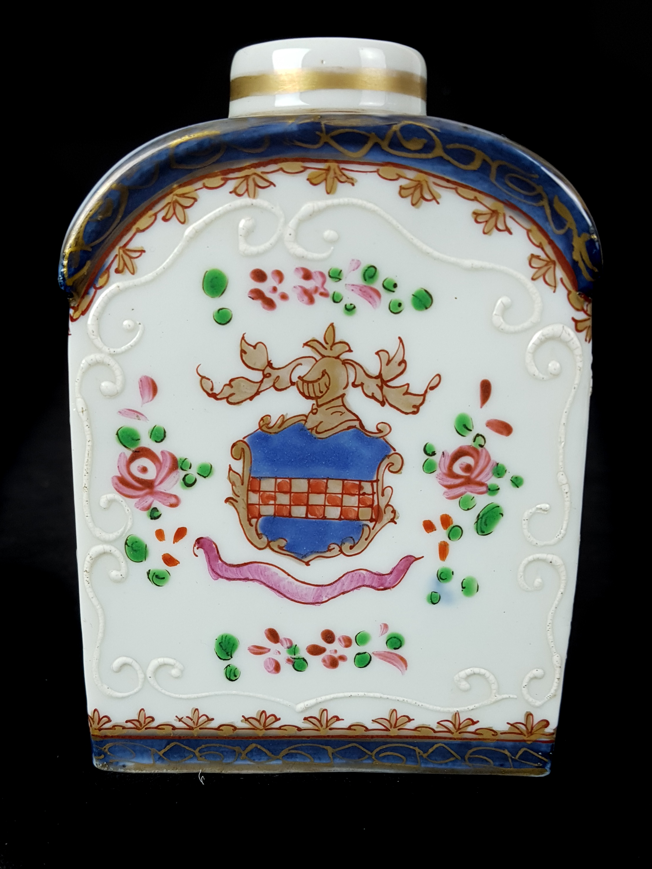 A Samson type porcelain tea canisters in Chinese export porcelain style; a pottery tea canister, - Image 4 of 6