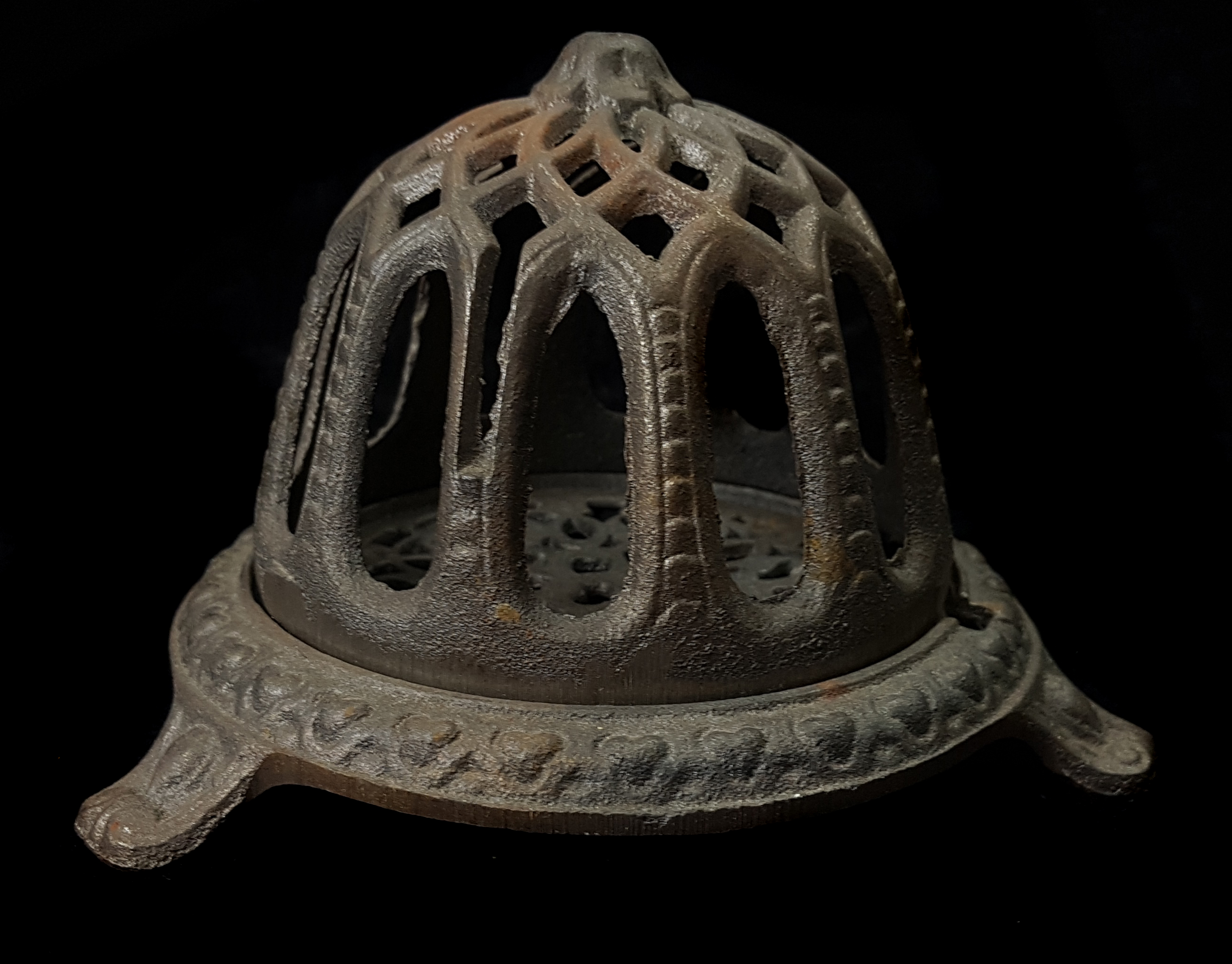 A vintage cast iron string box. The Gothic arched pierced cage on circular base and three feet. 11cm