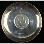Elizabeth II silver coin dish, for the silver jubilee 1977, limited edition 834, London 1977, makers