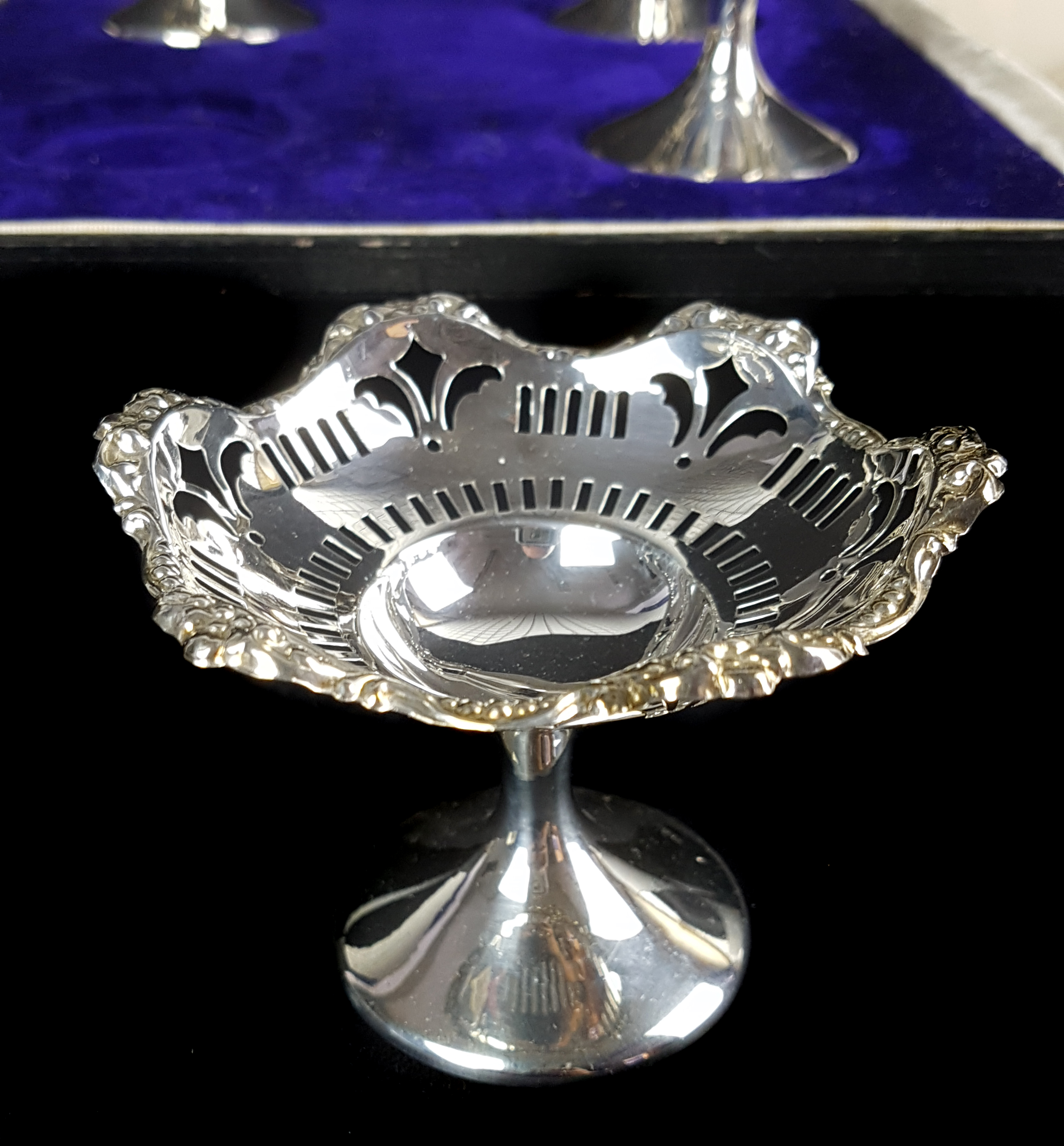 A cased set of four silver sweetmeat dishes, circular footed form, Birmingham 1924, makers mark SB&S - Image 2 of 3