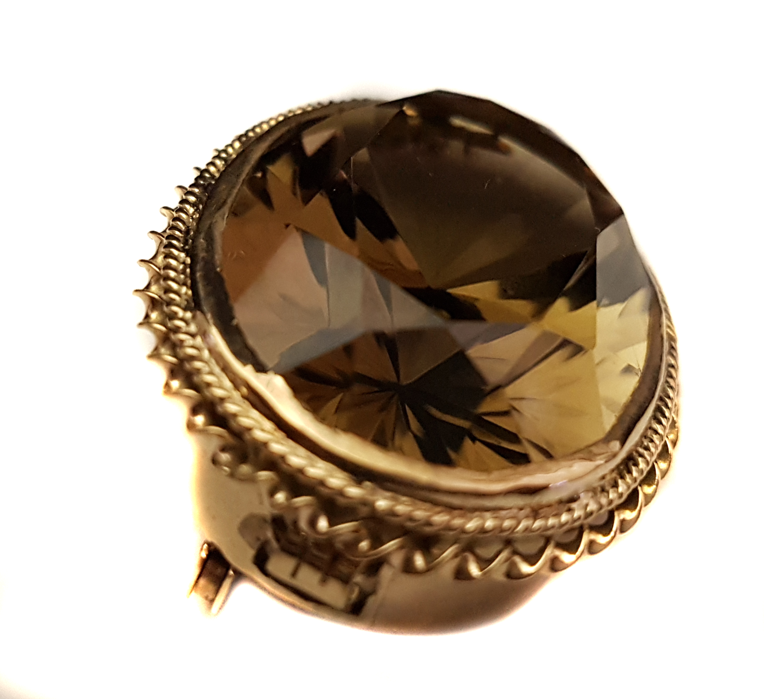 A smokey topaz and 9ct gold brooch/pendant, oval set in rope and barley twist oval mount, pin and - Image 2 of 3