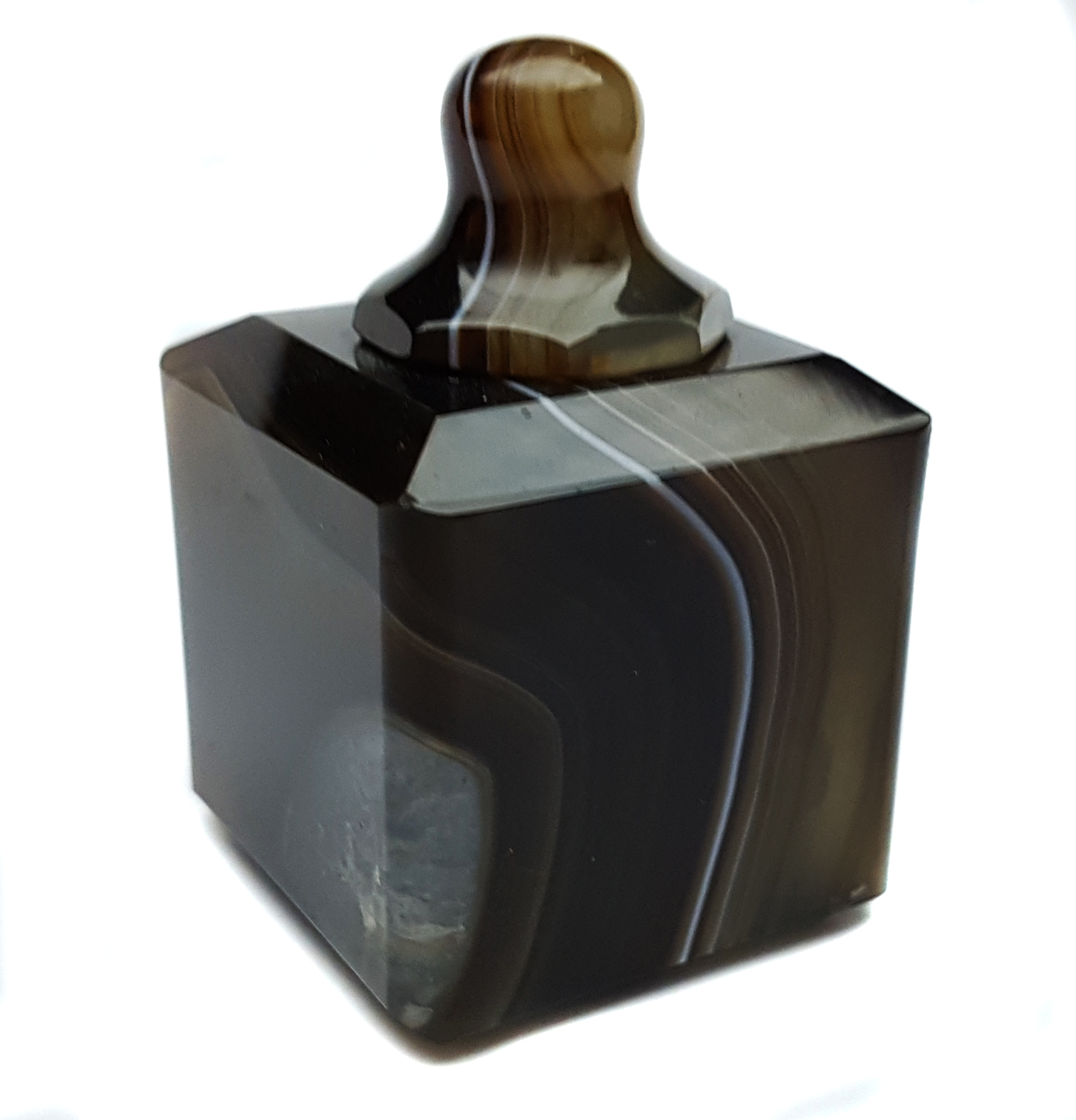 An Art Deco banded Agate Inkwell, facetted cube form with separate octagonal lift off cover 6.5cm