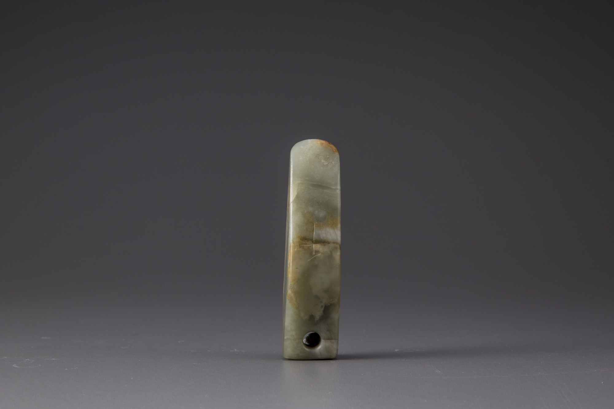 A celadon and russet jade hand tool - Image 3 of 3